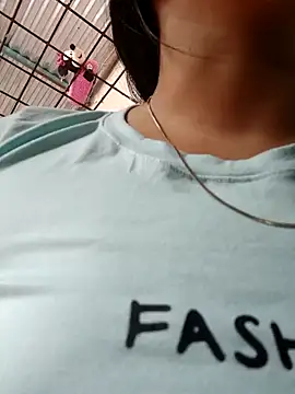 Snapshot of naughty-girl01 chatting on February 5, 1:33 pm naughty-girl01 online show from February 5, 1:33 pm