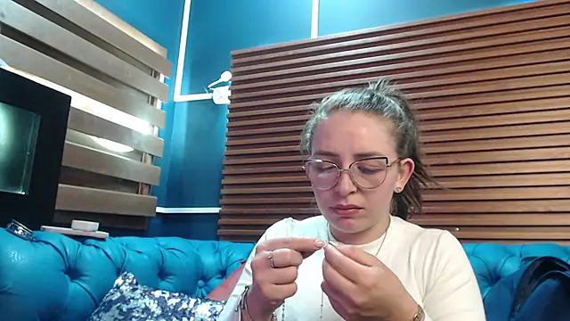  isaabellaa online show from February 17, 5:43 pm