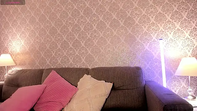 Snapshot of AriRobert_ chatting on January 6, 12:20 pm AriRobert online show from January 6, 12:20 pm