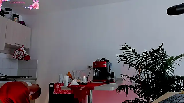 Snapshot of wendymoah chatting on December 8, 7:54 pm wendymoah online show from December 8, 7:54 pm