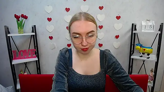BeatriceFly online show from December 15, 10:50 am
