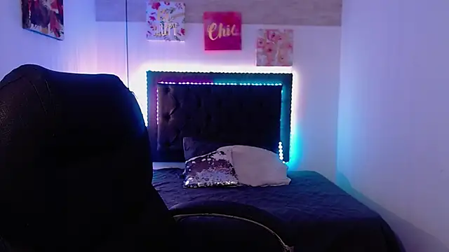 Snapshot of miichael_black chatting on February 2, 8:19 pm miichael black online show from February 2, 8:19 pm