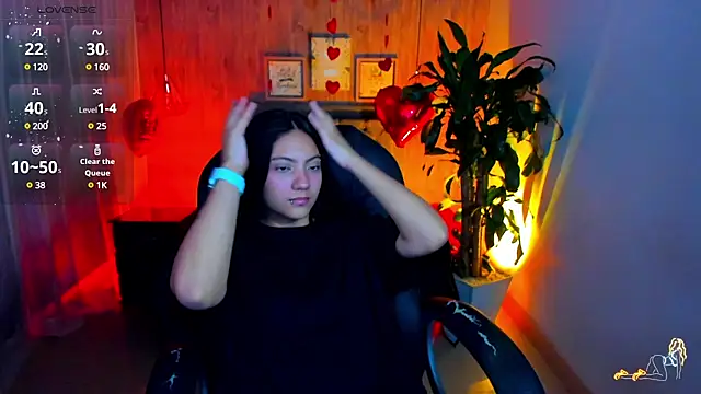 Snapshot of miichael_black chatting on February 13, 12:00 pm miichael black online show from February 13, 12:00 pm