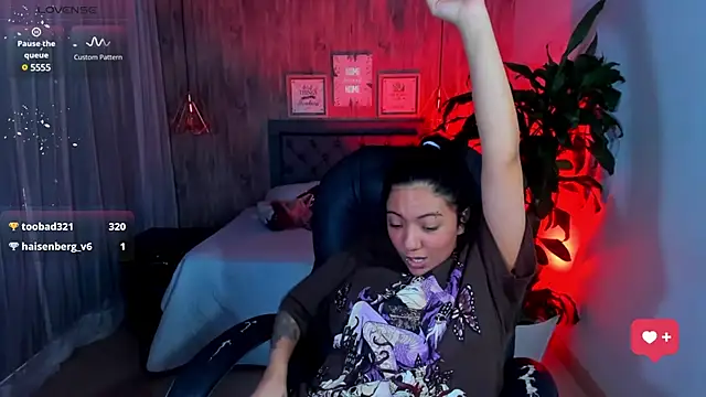 Snapshot of miichael_black chatting on February 25, 4:21 pm miichael black online show from February 25, 4:21 pm