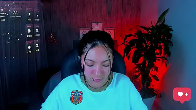 Snapshot of miichael_black chatting on February 28, 12:52 pm miichael black online show from February 28, 12:52 pm