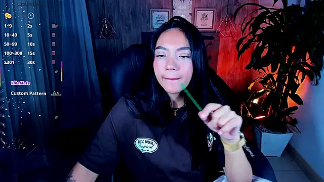 Snapshot of miichael_black chatting on November 5, 9:48 pm miichael black online show from November 5, 9:48 pm