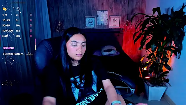 Snapshot of miichael_black chatting on November 8, 9:09 am miichael black online show from November 8, 9:09 am