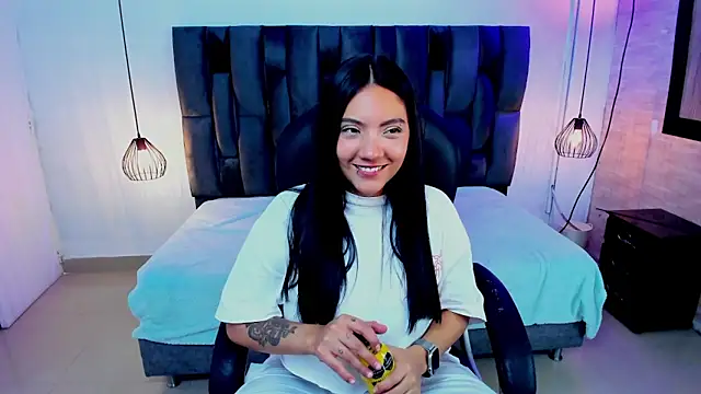 Snapshot of miichael_black chatting on November 15, 9:43 pm miichael black online show from November 15, 9:43 pm