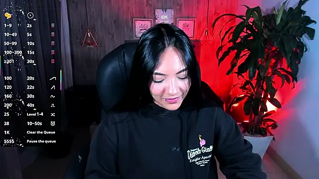 Snapshot of miichael_black chatting on December 4, 9:23 pm miichael black online show from December 4, 9:23 pm