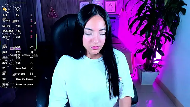 Snapshot of miichael_black chatting on December 13, 9:09 pm miichael black online show from December 13, 9:09 pm