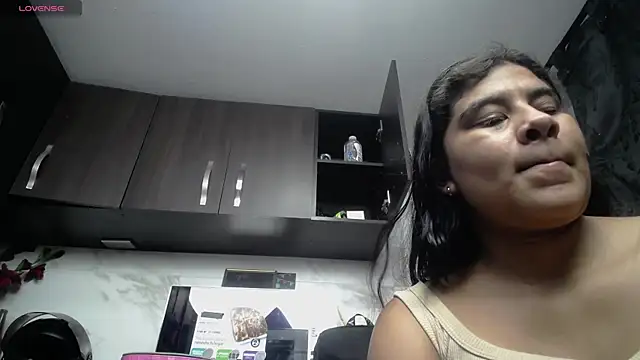 Snapshot of iniyalaboni chatting on October 24, 8:05 pm iniyalaboni online show from October 24, 8:05 pm