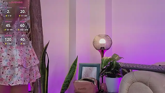 Snapshot of DahianaWalcott chatting on September 12, 8:20 pm DahianaWalcott online show from September 12, 8:20 pm