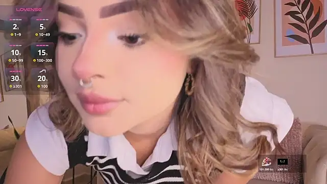 Snapshot of DahianaWalcott chatting on November 27, 8:44 pm DahianaWalcott online show from November 27, 8:44 pm