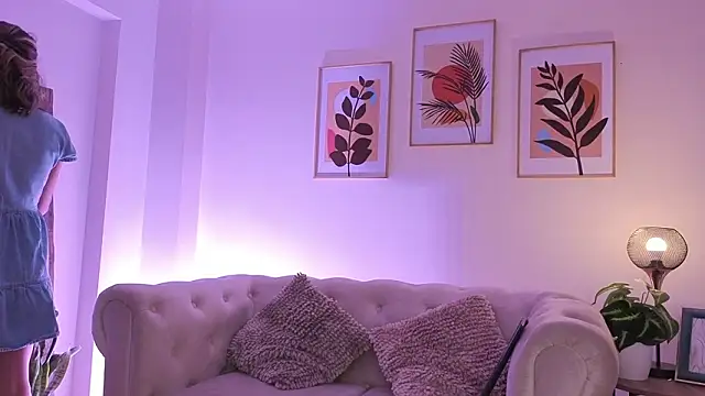 DahianaWalcott online show from February 10, 7:18 pm