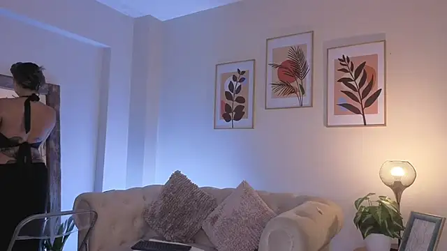 DahianaWalcott online show from March 13, 4:57 pm