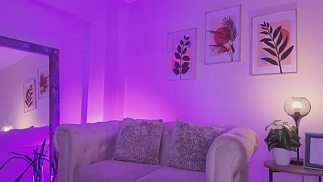 DahianaWalcott online show from March 17, 6:11 pm