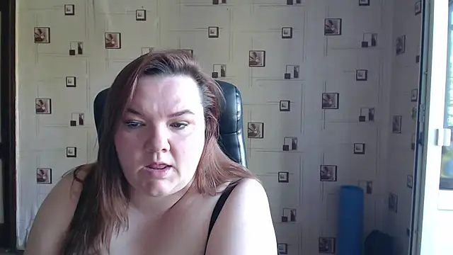 Snapshot of TasyaBigTTs chatting on May 8, 1:38 pm TasyaBigTTs online show from May 8, 1:38 pm