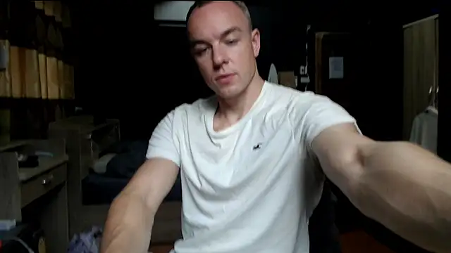 Snapshot of heilgarbest chatting on May 22, 10:21 am heilgarbest online show from May 22, 10:21 am
