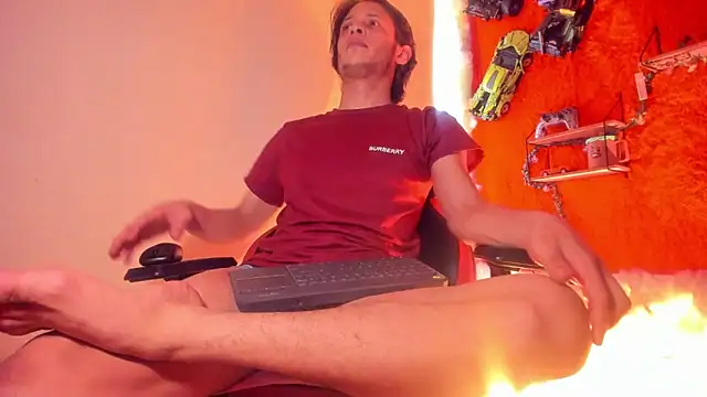 LilOwen  online show from May 18, 5:52 pm