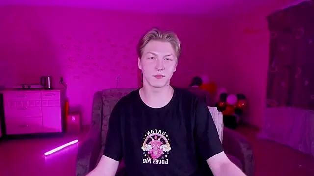 Snapshot of TheMikeSever chatting on January 15, 6:40 pm TheMikeSever online show from January 15, 6:40 pm