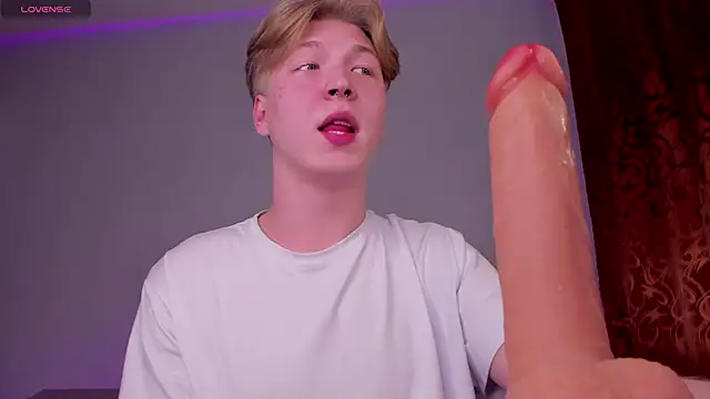 Snapshot of TheMikeSever chatting on October 25, 12:45 pm TheMikeSever online show from October 25, 12:45 pm