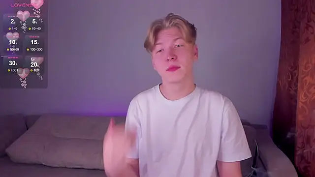 Snapshot of TheMikeSever chatting on October 29, 3:42 am TheMikeSever online show from October 29, 3:42 am