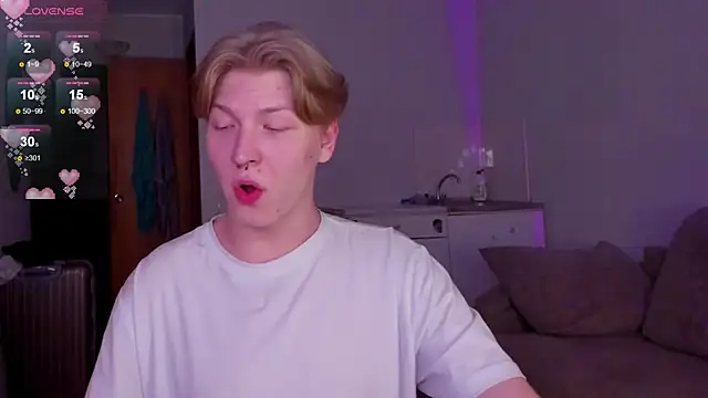 Snapshot of TheMikeSever chatting on December 14, 10:53 am TheMikeSever online show from December 14, 10:53 am