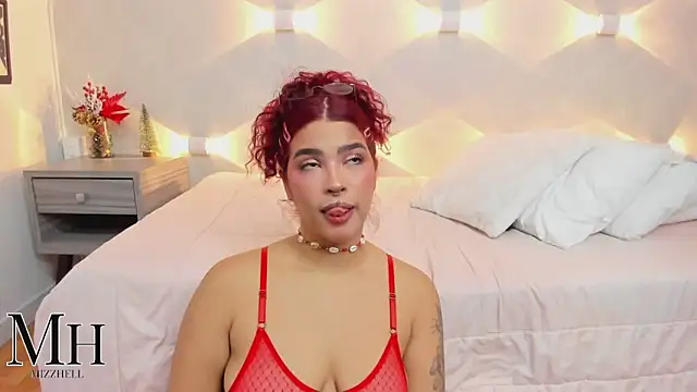 Snapshot of MizzHell chatting on December 18, 3:56 am MizzHell online show from December 18, 3:56 am