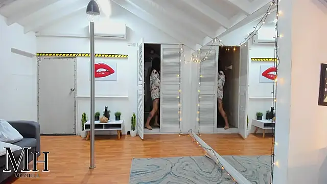 Snapshot of MizzHell chatting on January 12, 3:56 am MizzHell online show from January 12, 3:56 am