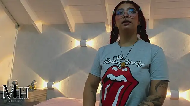 Snapshot of MizzHell chatting on January 15, 3:44 am MizzHell online show from January 15, 3:44 am