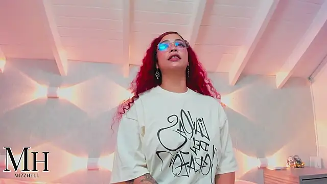 Snapshot of MizzHell chatting on February 21, 4:02 am MizzHell online show from February 21, 4:02 am