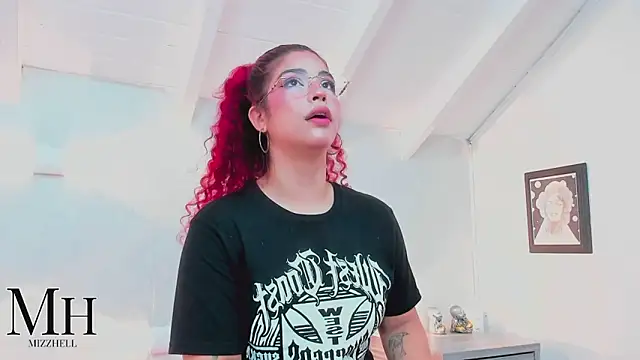 Snapshot of MizzHell chatting on February 24, 4:21 am MizzHell online show from February 24, 4:21 am