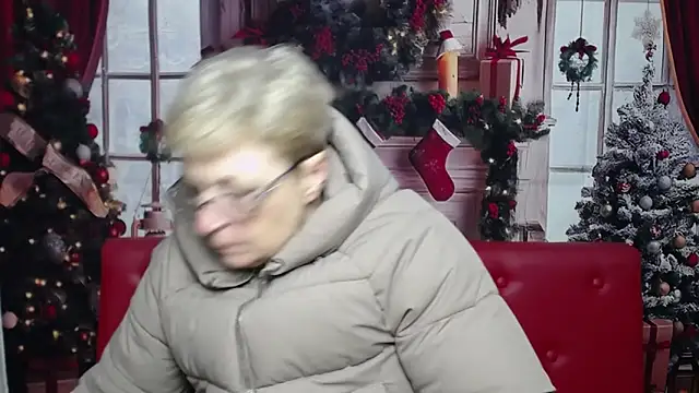 EmiliaGree online show from January 17, 6:33 pm