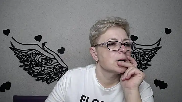 EmiliaGree online show from March 27, 6:18 pm