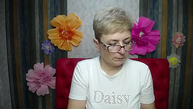 EmiliaGree online show from March 29, 5:02 pm