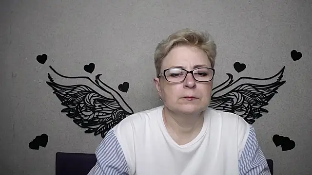 EmiliaGree online show from April 1, 4:59 pm