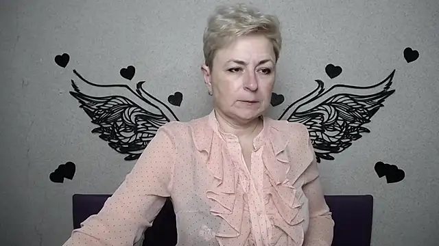 EmiliaGree online show from April 5, 5:21 pm