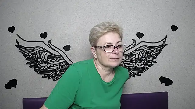 EmiliaGree online show from April 7, 5:13 pm