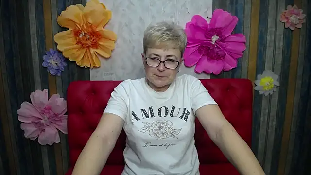 EmiliaGree online show from April 8, 5:13 pm