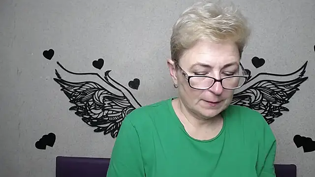 EmiliaGree online show from April 10, 5:06 pm