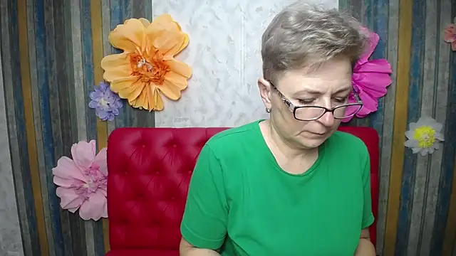 EmiliaGree online show from April 14, 5:19 pm