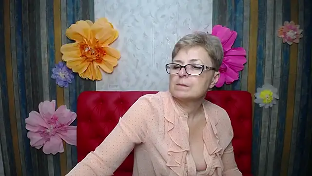 EmiliaGree online show from April 18, 7:07 pm