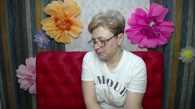 EmiliaGree online show from May 8, 5:07 pm
