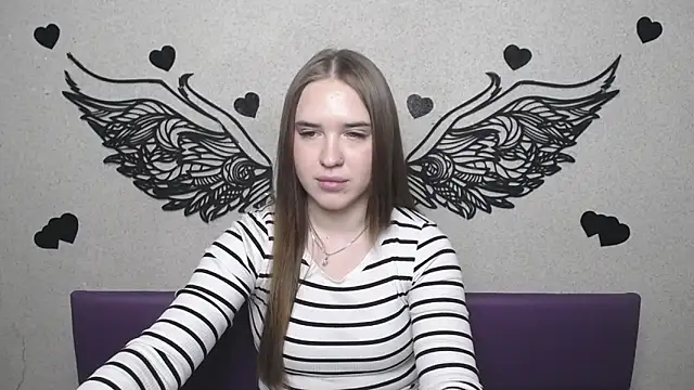 Snapshot of LauraHlot chatting on April 18, 7:58 pm LauraHlot online show from April 18, 7:58 pm