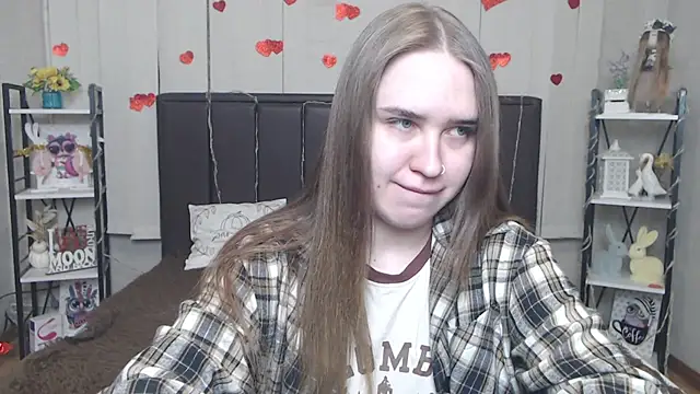 Snapshot of LauraHlot chatting on May 2, 6:13 pm LauraHlot online show from May 2, 6:13 pm