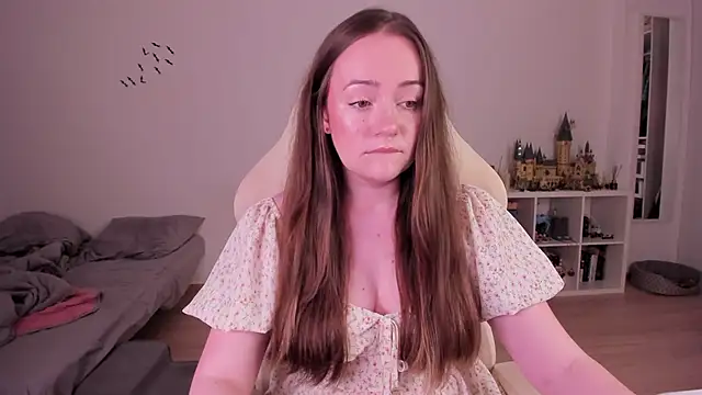 WalkingGirl online show from November 6, 8:32 pm