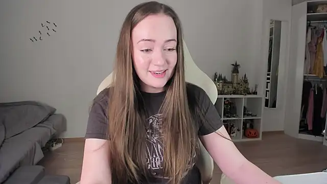 WalkingGirl online show from November 30, 4:44 pm