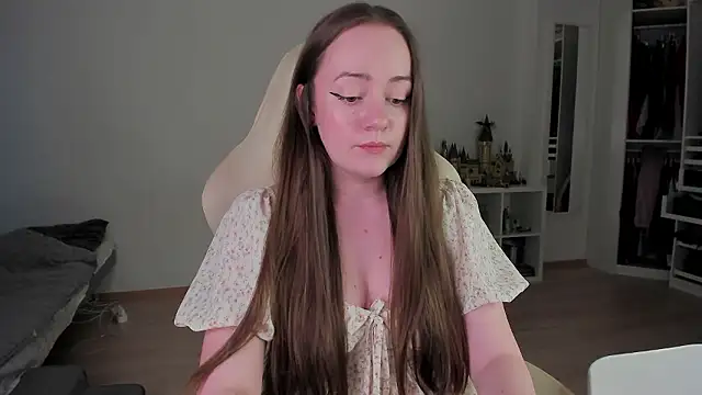 WalkingGirl online show from March 24, 4:23 pm