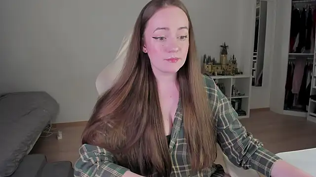 WalkingGirl online show from March 25, 5:52 pm