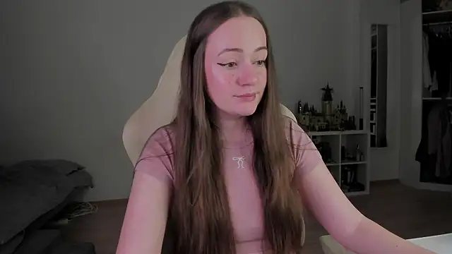 WalkingGirl online show from April 17, 7:50 pm